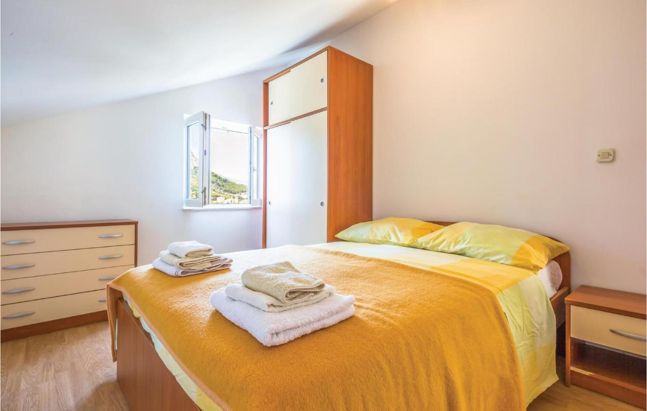 Cozy Apartment In Makarska With Kitchen Екстериор снимка
