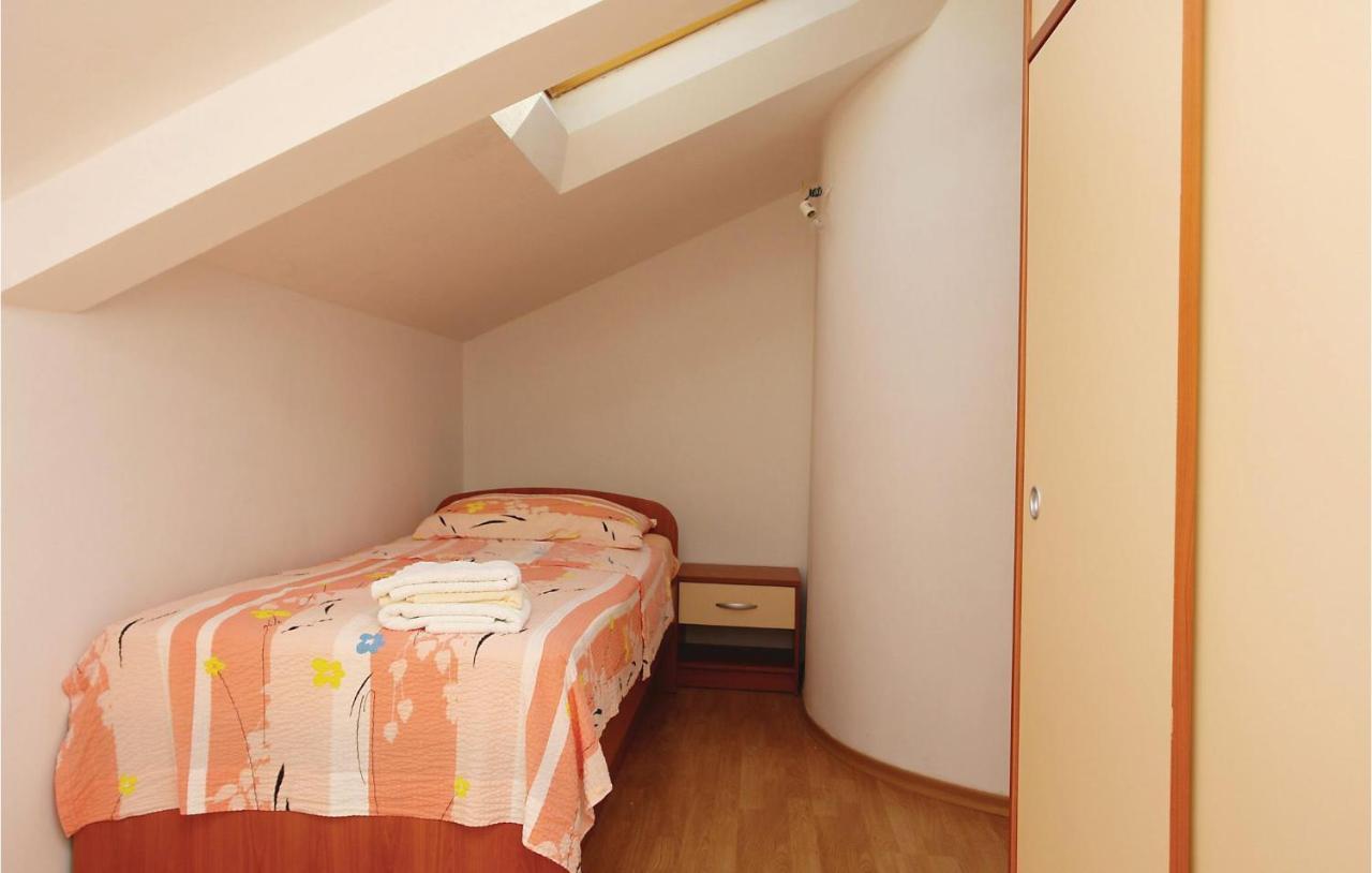 Cozy Apartment In Makarska With Kitchen Екстериор снимка