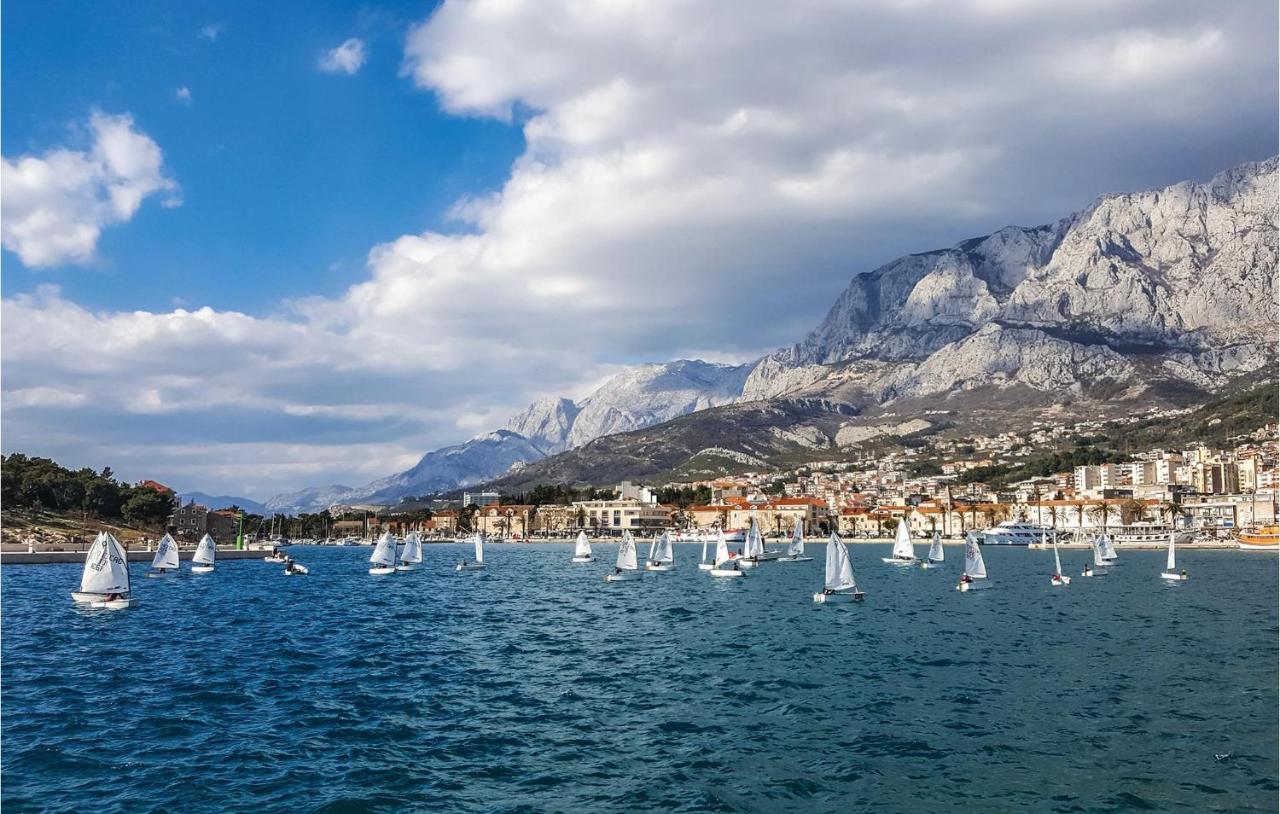 Cozy Apartment In Makarska With Kitchen Екстериор снимка