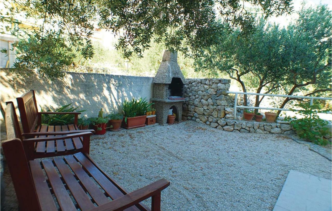 Cozy Apartment In Makarska With Kitchen Екстериор снимка
